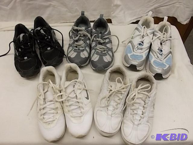 Box Lot of Tennis Shoes Size 5-6...