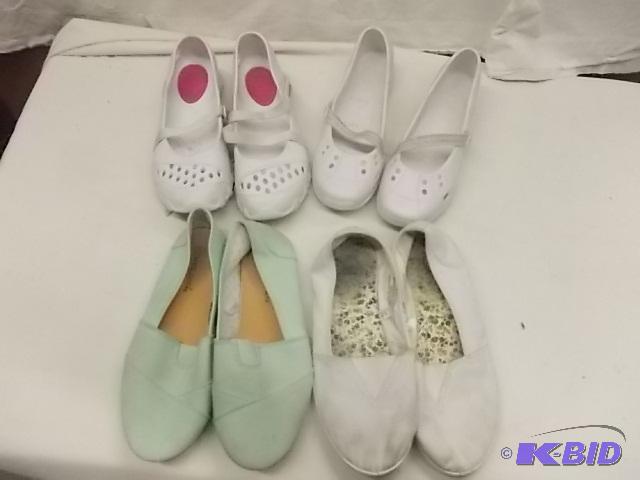 Box Lot of Flats and Skechers&nbspSlip On Si...