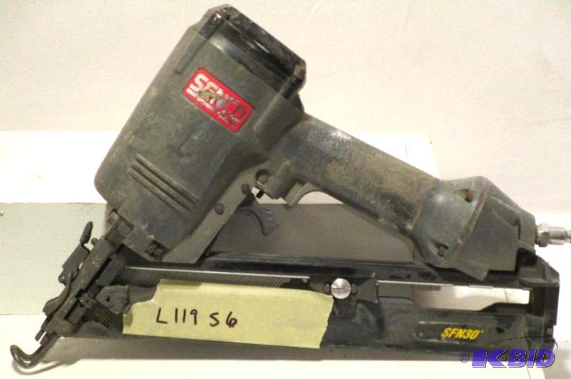 lot 20 image: Senco SFN30 620002N 1-Inch to 2-Inch 15-Gauge Angled Finish Nailer
