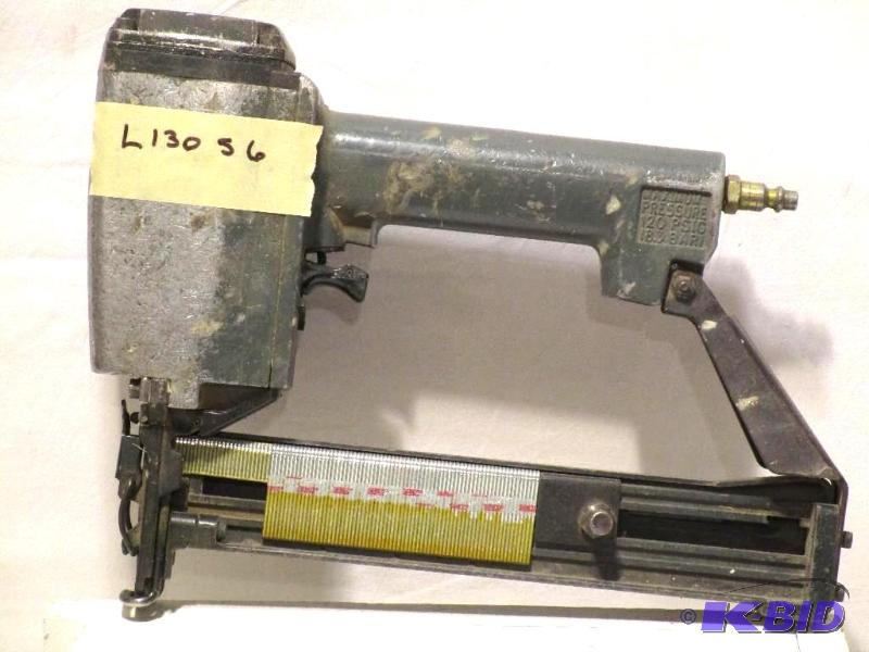 lot 23 image: Senco SKS-L 78-Inch to 1-12-Inch 18-Gauge Narrow Crown Stapler