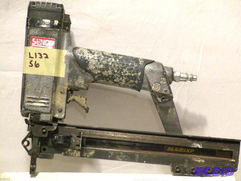 lot 25 image: SENCO 820103N SLS25XP-L XtremePro 18-Gauge 14 in. Crown 1-12 in. Medium Wire Stapler