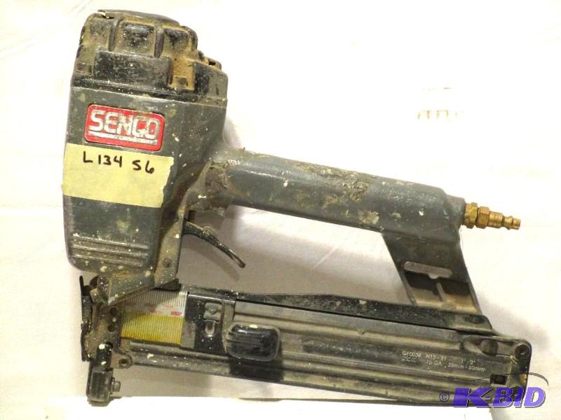 lot 27 image: Senco 580101N 16-Gauge Construction Stapler SNS45