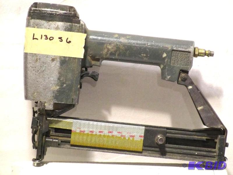 lot 51 image: Senco SKS-L 78-Inch to 1-12-Inch 18-Gauge Narrow Crown Stapler
