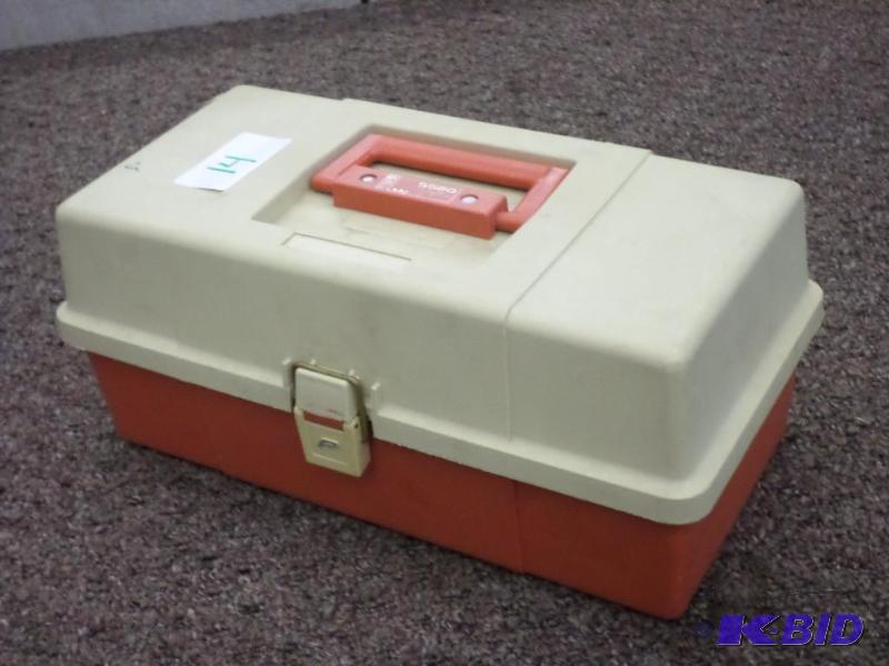 Plano 5520 Plastic Tackle Box...