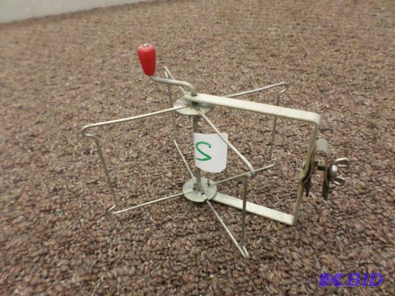 Vintage Compacting Ice Fishing Reel...