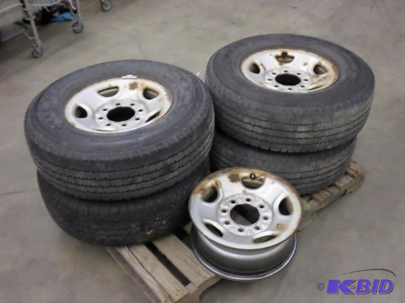 (5) 8-Lug GM Steel Wheels, (4) With LT24575...
