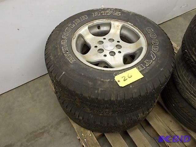 lot 26 image: (2) Goodyear Wrangler RTS P23575R15 on Jeep...
