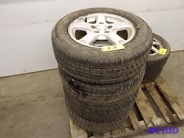 lot 28 image: (4) Provato Radial NST 22560R16 Tires on Che...