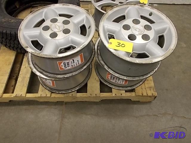 lot 30 image: (4) Chev. S10  Blazer Aluminum Rims, 15 x 7,...