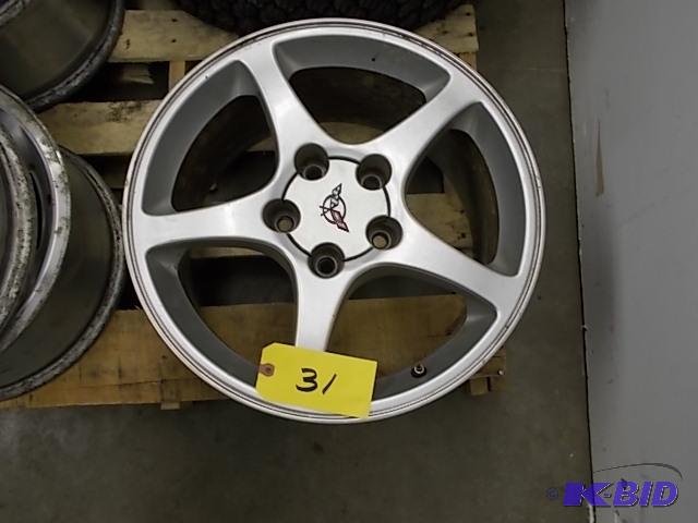 lot 31 image: Corvette Aluminum Rim, 17 x 8.5...