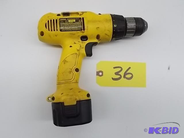 lot 36 image: Dewalt DW952 38" Drill, 9.6 Volt, Dead ...