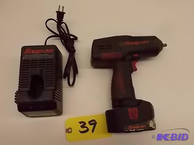 lot 39 image: Snap-On CT310 38" Impact , 12 Volt, Wor...