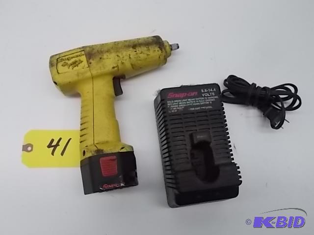 lot 41 image: Snap-On CT30 38" Impact , 9.6 Volt, Wor...