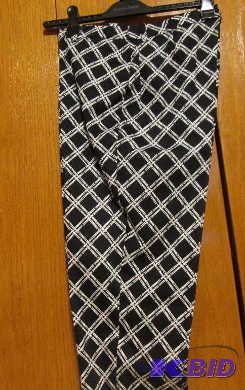 lot 115 image: Jones New York Signature Petite black and whi...
