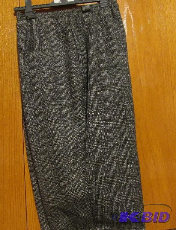 lot 118 image: Maggie McNaughton black and white pants size...