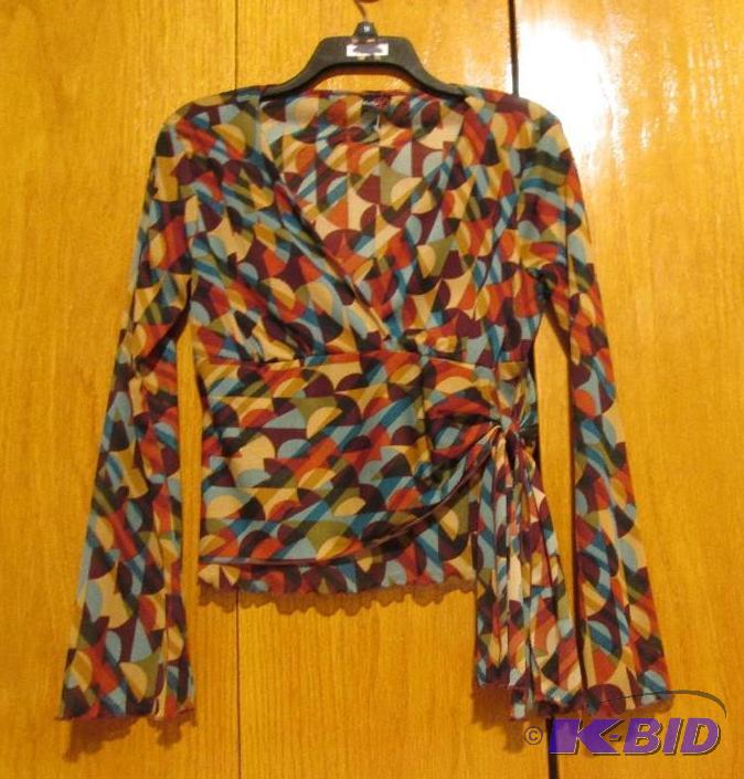 lot 132 image: Studio Y fall color top size small...