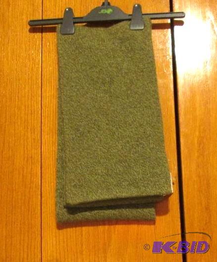 lot 147 image: Old Navy green scarf...