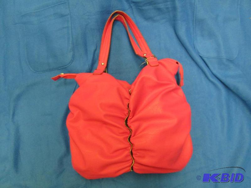 lot 26 image: Pink purse with unique pleated front...