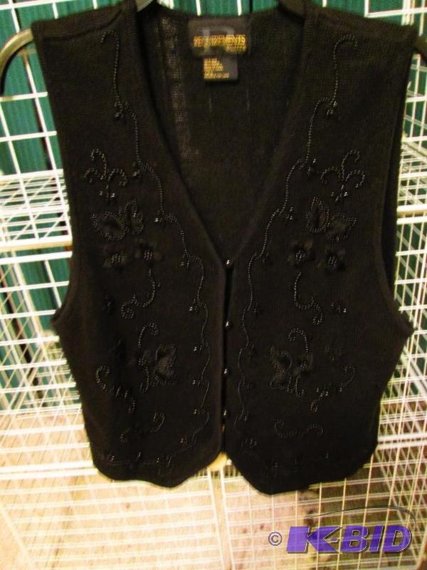 lot 34 image: Requirements ladies top, size Petite L nice b...
