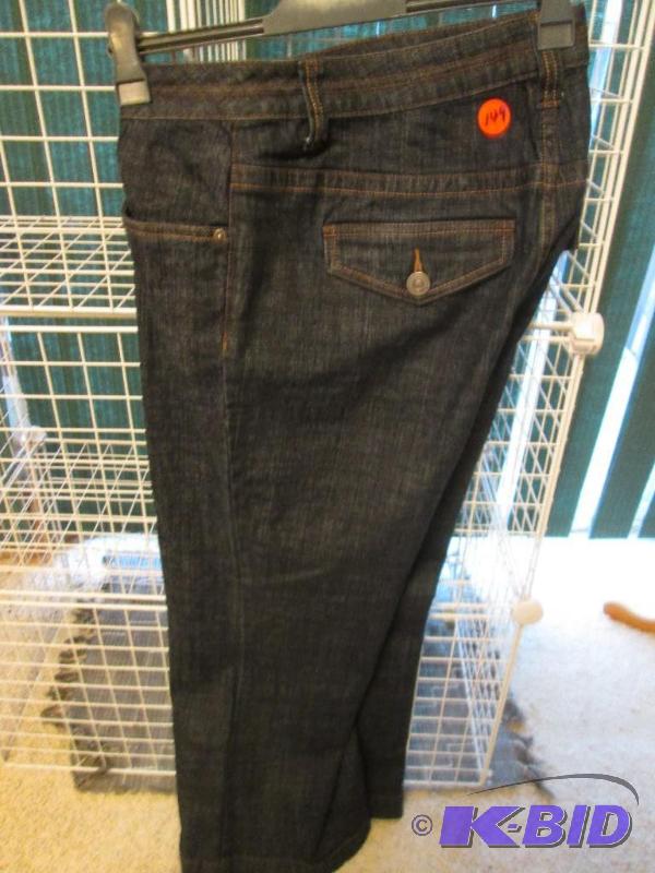 lot 43 image: Ladies Venezia pants size 2 Petite stretch...