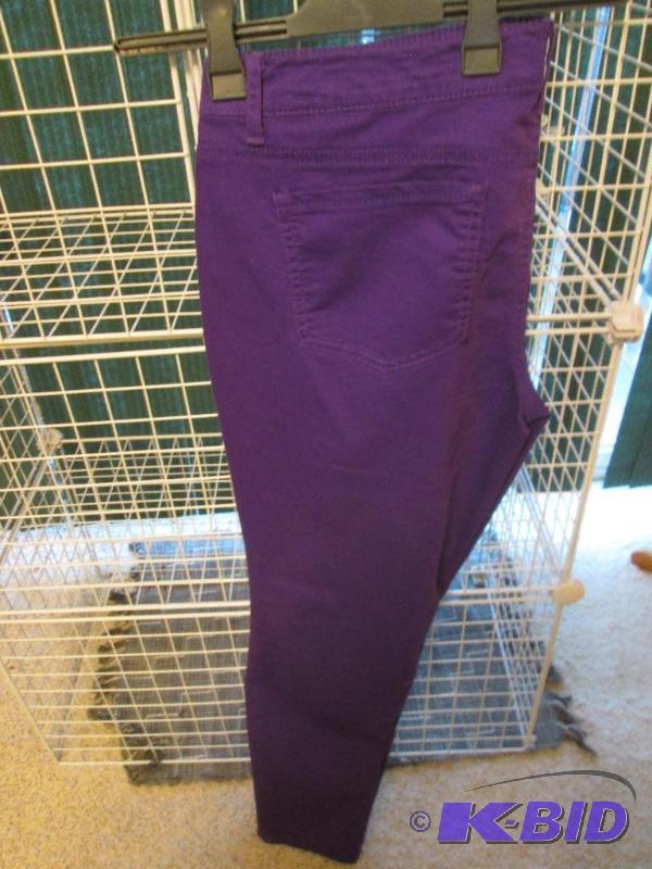 lot 45 image: Ladies L E I stretch pants, size 17 Ashley lo...