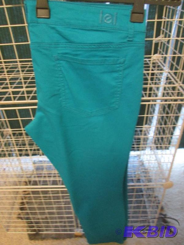 lot 46 image: Ladies L E I stretch pants, size 17 Ashley lo...