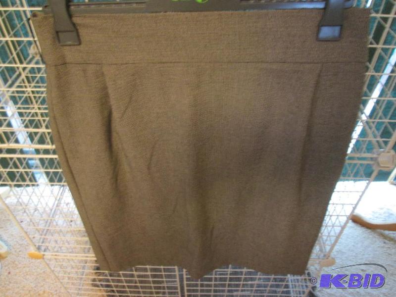 lot 69 image: Briggs New York skirt, size 10P...