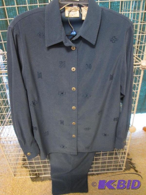 lot 73 image: Montery Petites by Koret ladies top with pant...