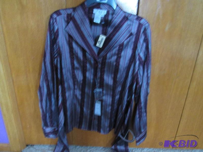 lot 92 image: Puli stippped bottom shirt, Colorset, retail ...
