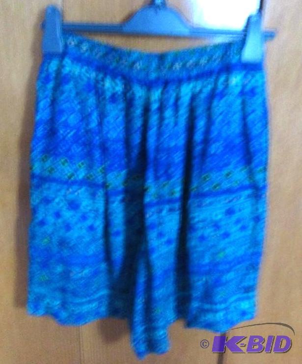 lot 93 image: Kore blue pattern shorts, size medium...