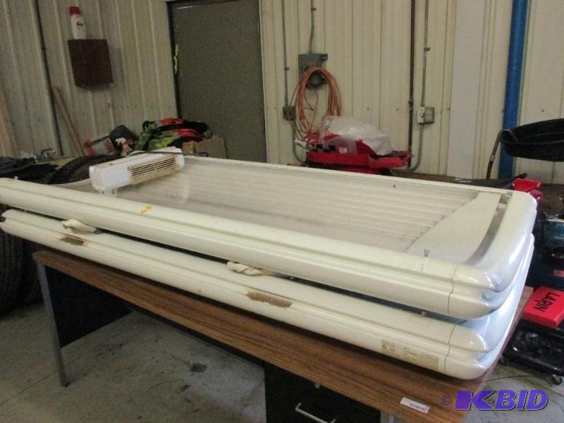 Sundash tanning bed. Was functioning before d...
