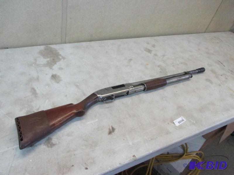 Winchester 1912 Shotgun, invector choke, numb...