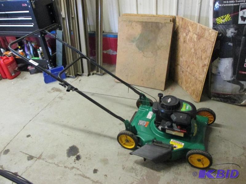 Push mower, looks in like new condition...