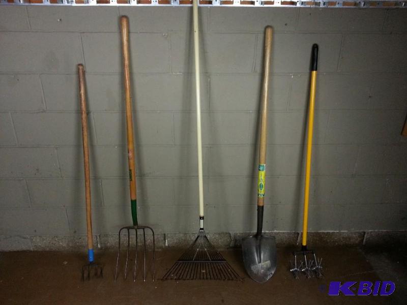 lot 124 image: Lot of (5) Implements #1