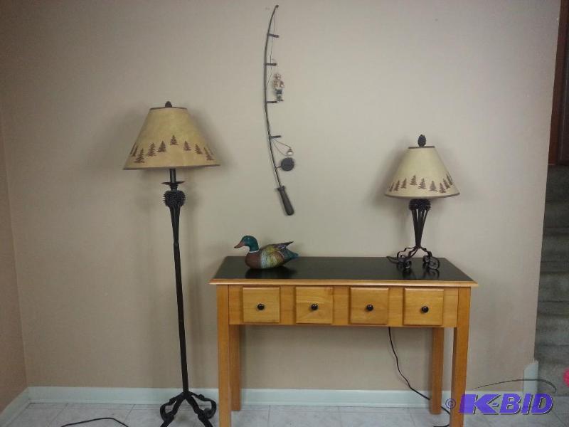 lot 25 image: Up North Outdoorsman Pine Tree  Fishing  Duck Lamps & Decor Lot