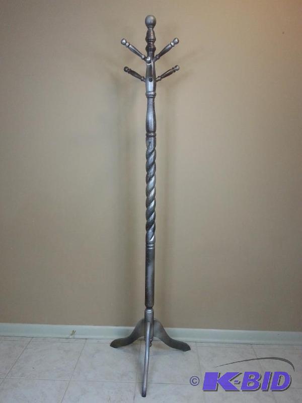 lot 33 image: Wooden Coat Rack w Six Prongs