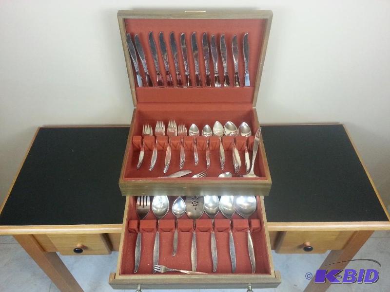 lot 44 image: Oneida Community Silverplate Winsome 1959 Flatware Service for 12 w Wooden Chest