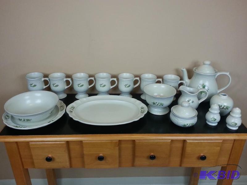 lot 45 image: Pfaltzgraff Christmas Heirloom (19) Piece Dishware Set - Retired