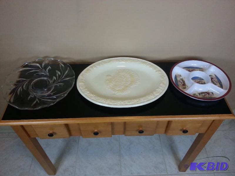 lot 50 image: Lot of (3) Serving Trays