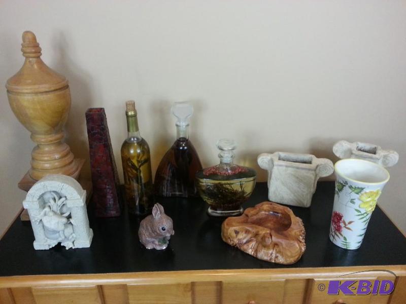lot 51 image: Lot of (11) Decorative Accent Pieces