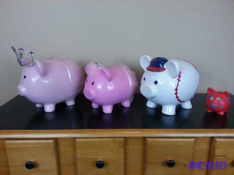 lot 56 image: Lot of (4) Decorative Piggy Banks Queen, Princess, Baseball, Spanish