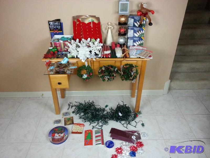 lot 89 image: Loaded Lot of Christmas Decorations, Ornaments, and Accessories  Tote