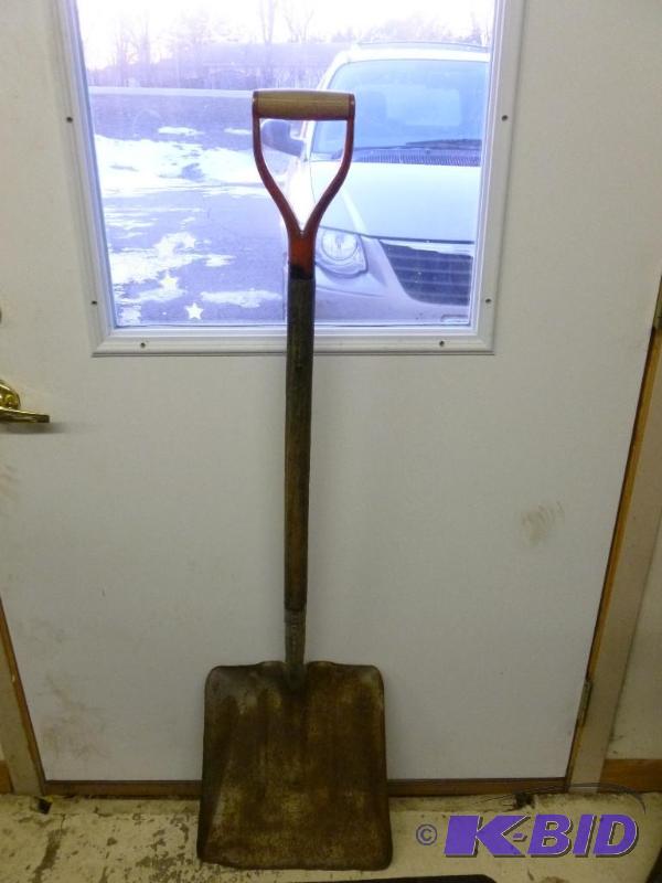 lot 106 image: Shovel