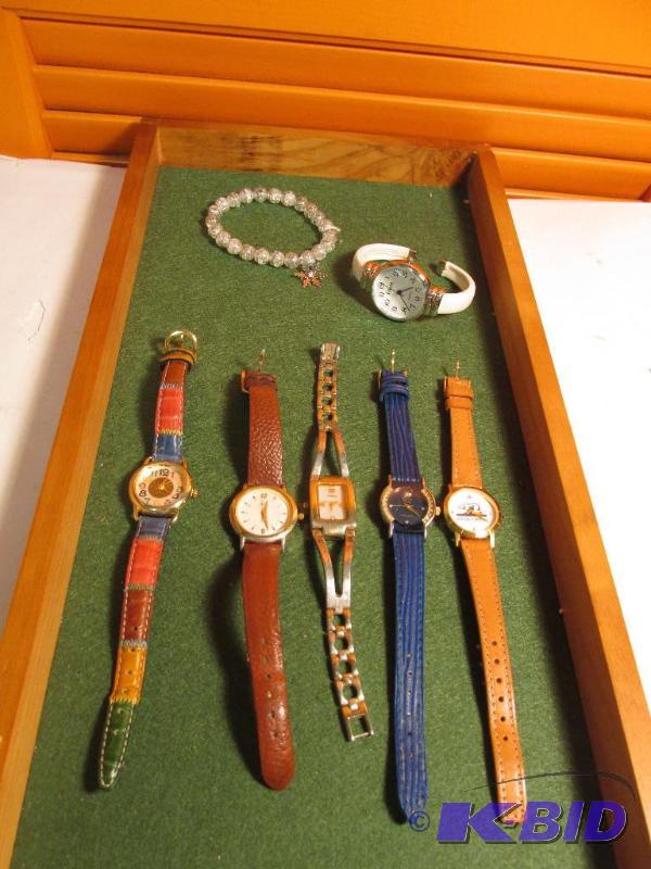 lot 133 image: Six Watches, and a Bracelet, Watches Work