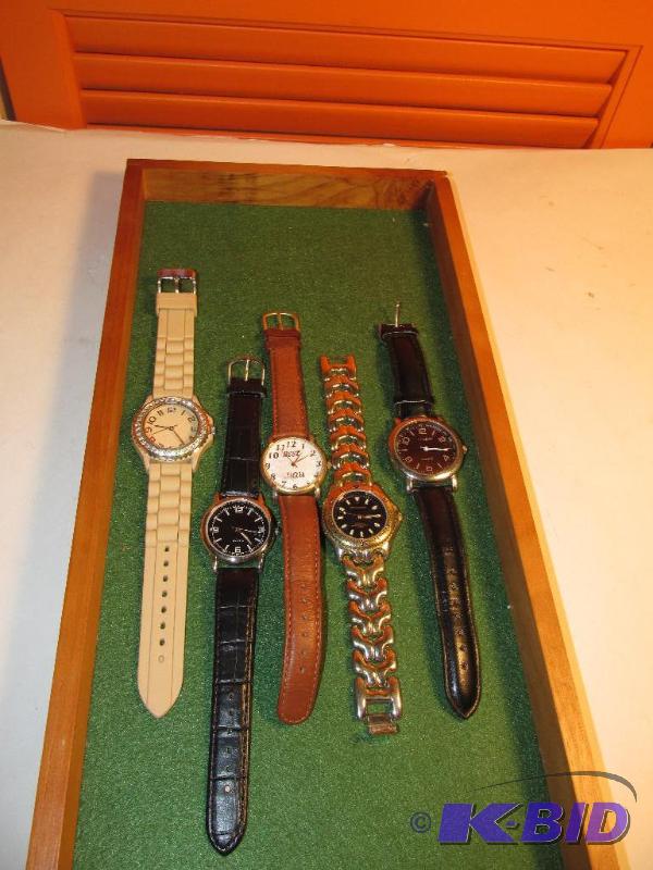 lot 135 image: Five Watches all Run