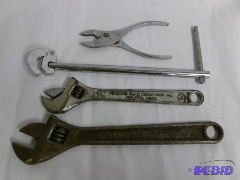 lot 15 image: Group of Miscellaneous Tools