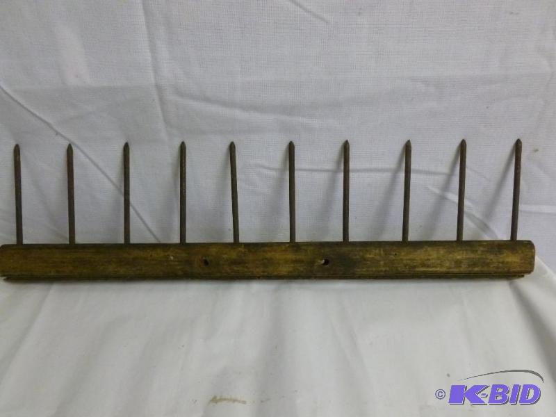 lot 17 image: Hay Rake, just needs a handle