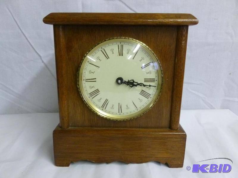 lot 2 image: Vintage Mantel Clock
