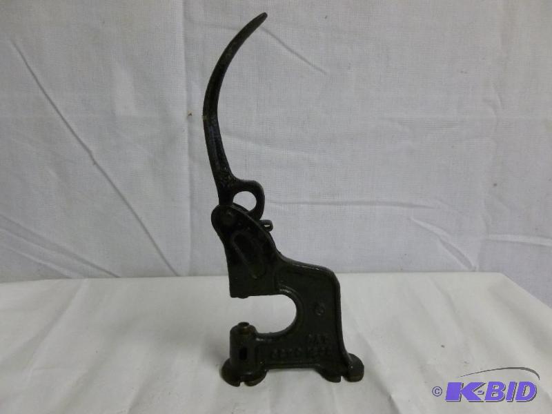 lot 21 image: Vintage Rivet Gun