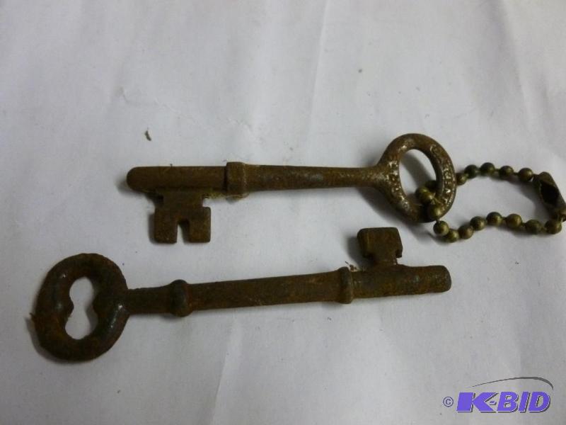 lot 42 image: Two Skeleton Keys